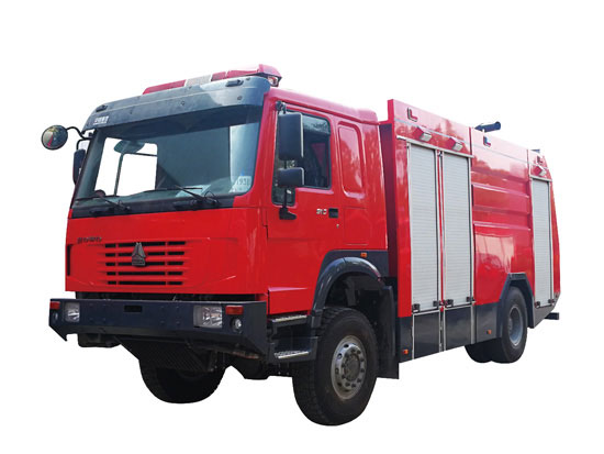 重汽豪沃越野森林消防車