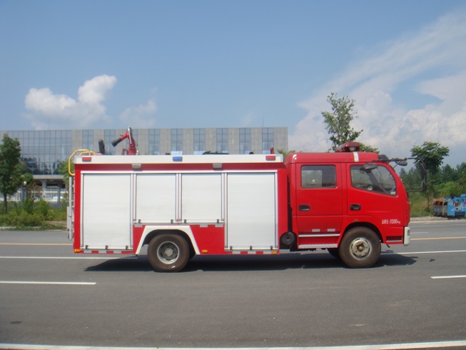 東風(fēng)D7水罐消防車(chē)(3.5噸)圖片