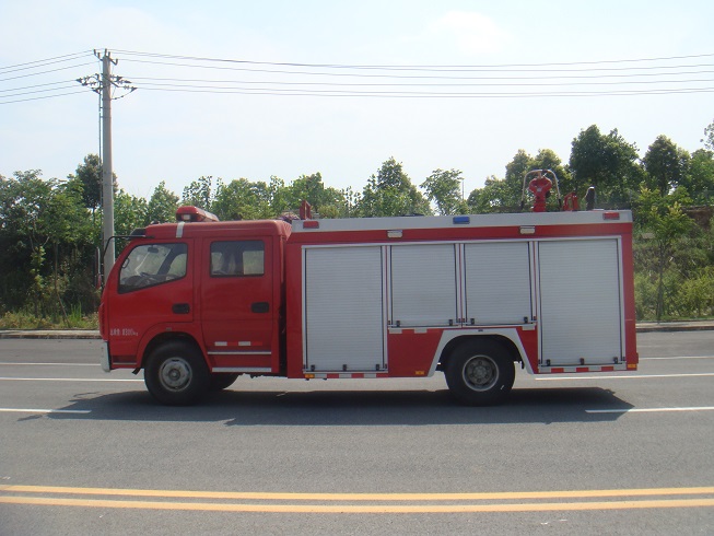 東風(fēng)D7水罐消防車(chē)(3.5噸)圖片